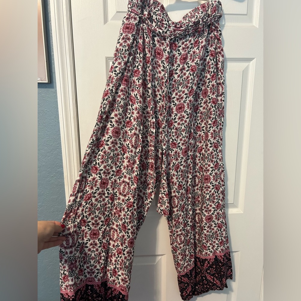 Torrid palazzo pants with waist tie.